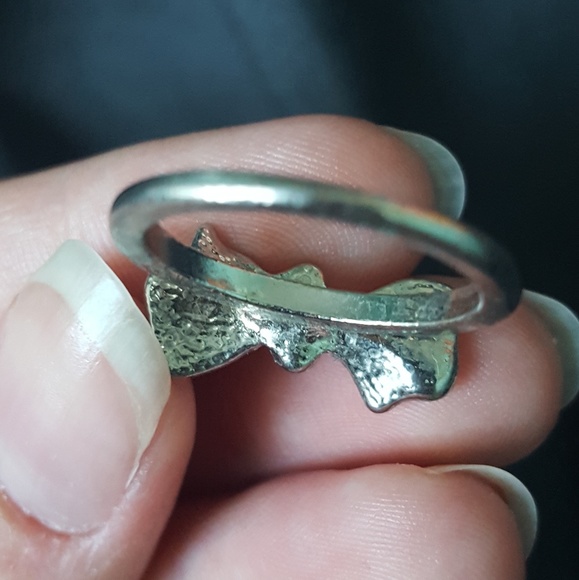 Thin Bow Ring - Picture 2 of 2